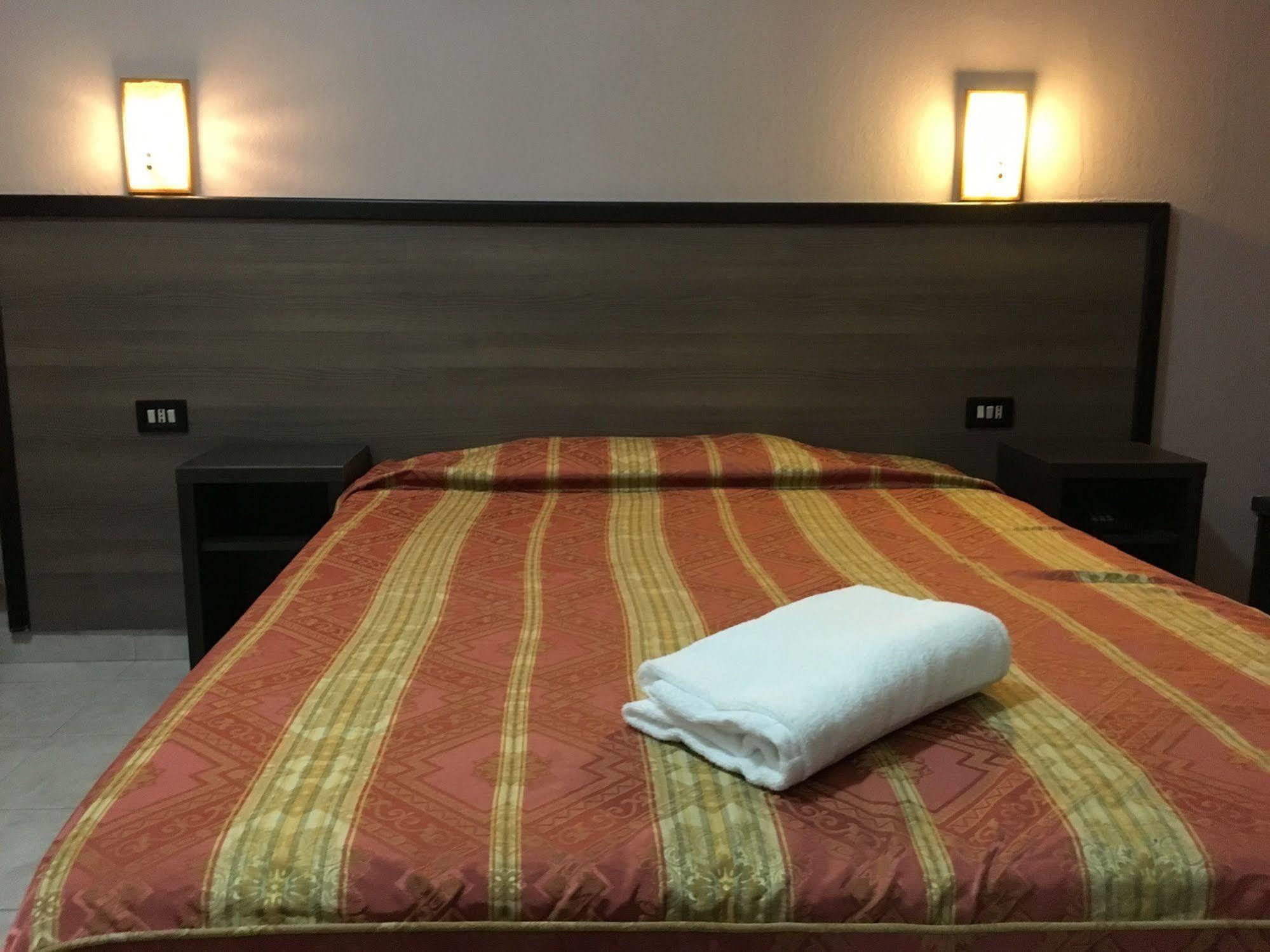 Hotel Salus มิลาน ภายนอก รูปภาพ