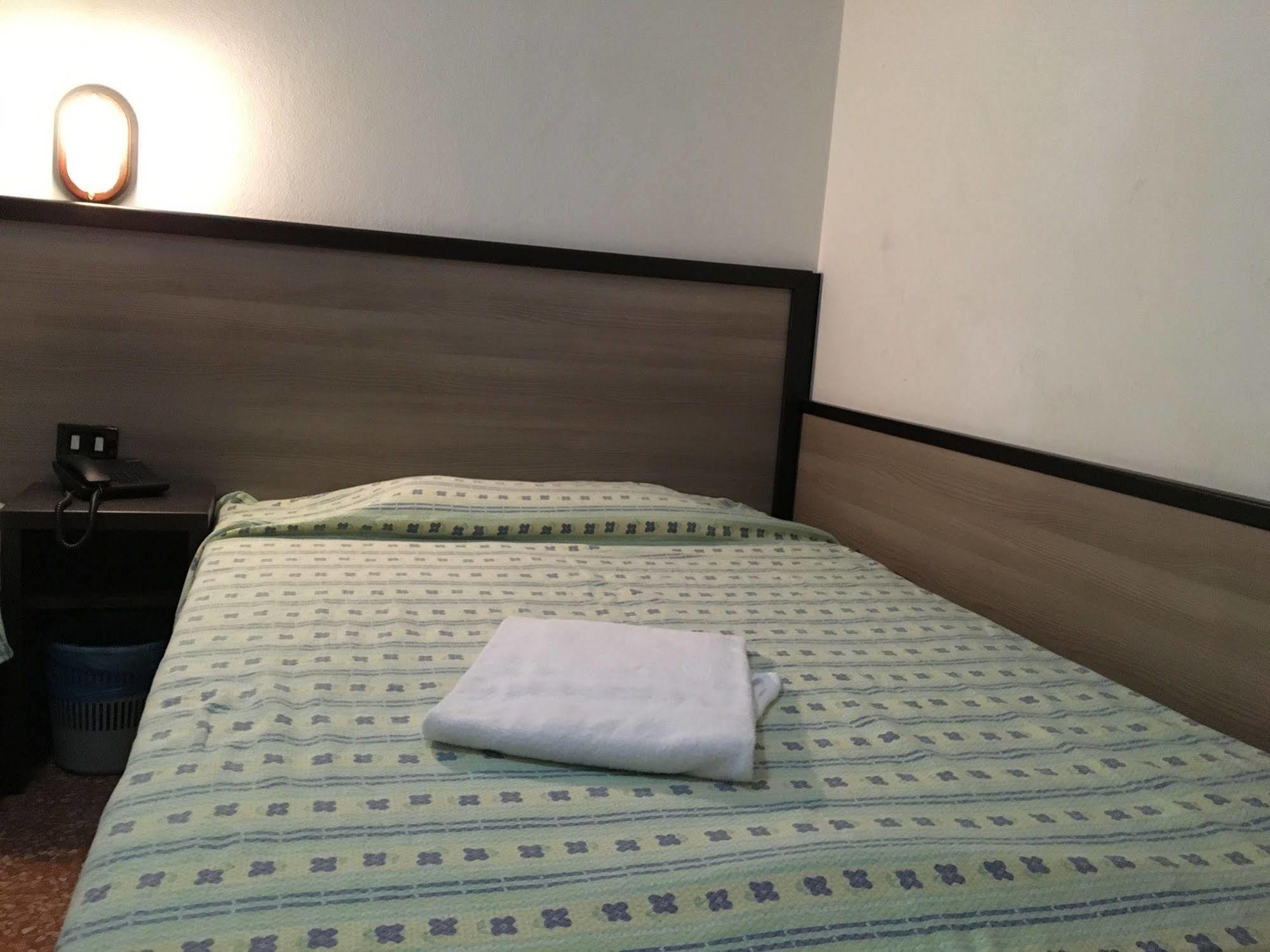 Hotel Salus มิลาน ภายนอก รูปภาพ